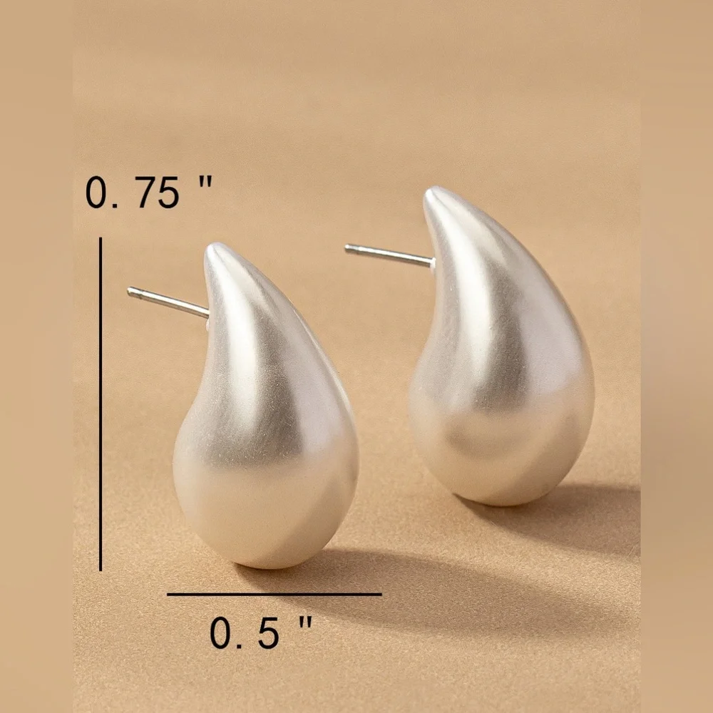 Small pearl teardrop earrings